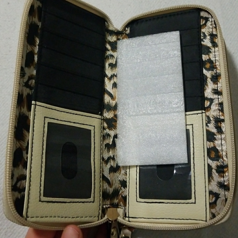 Tan Wallet - Picture 3 of 4
